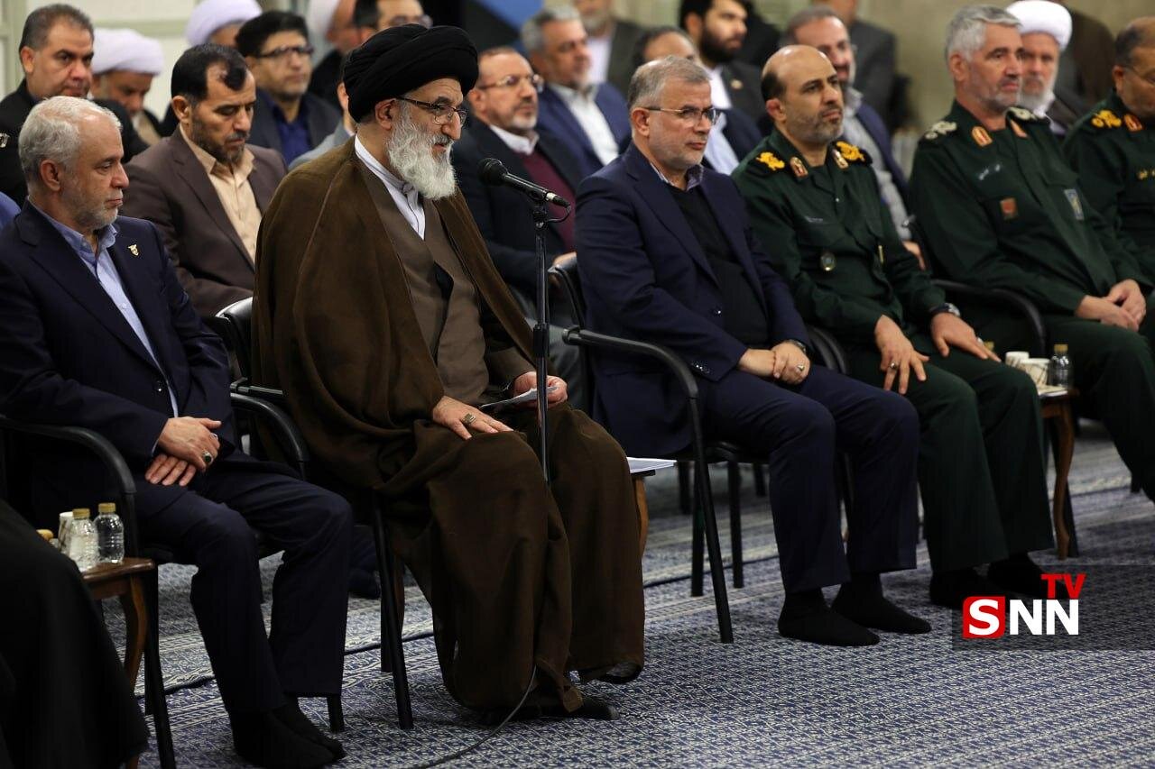 عکس/ دیدار دست‌اندرکاران کنگره بزرگداشت شهدای استان البرز با رهبر انقلاب اسلامی