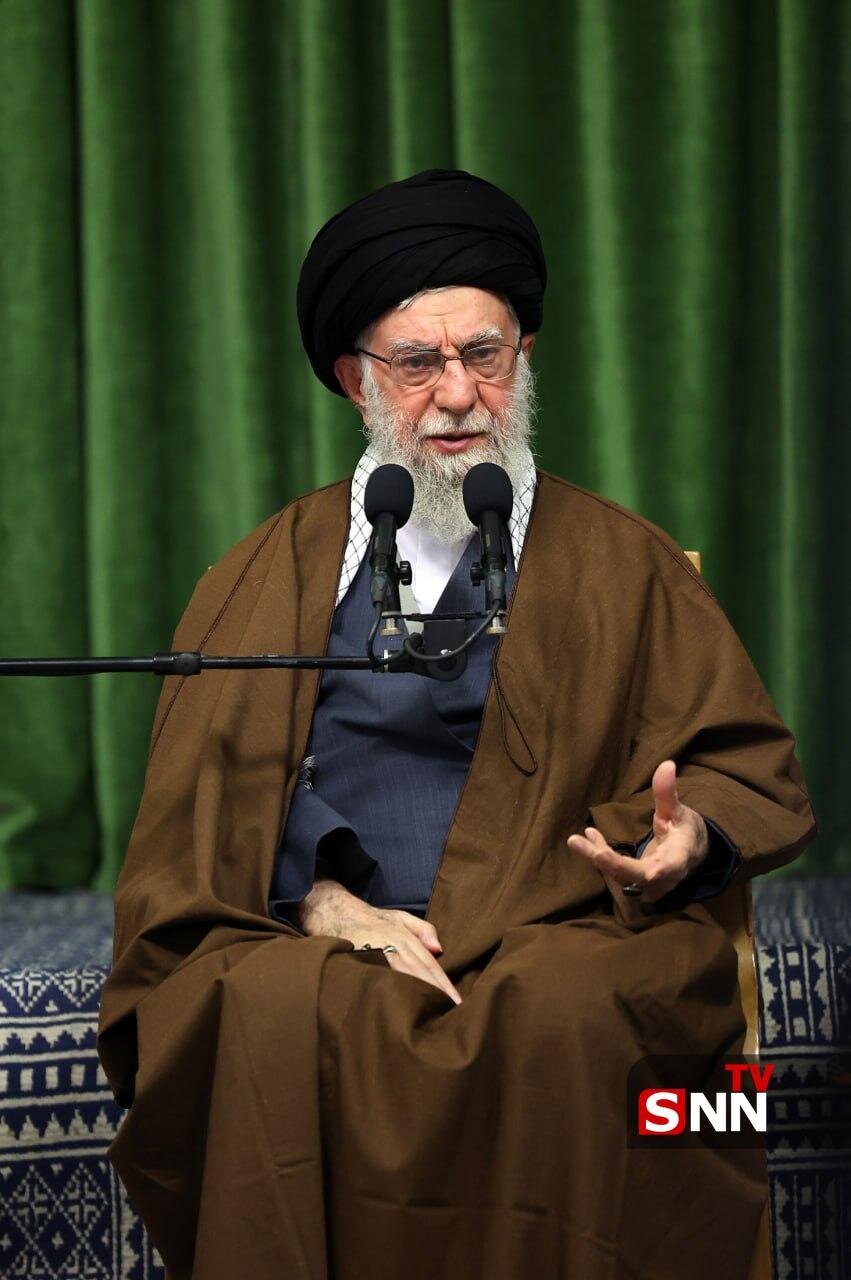 عکس/ دیدار دست‌اندرکاران کنگره بزرگداشت شهدای استان البرز با رهبر انقلاب اسلامی