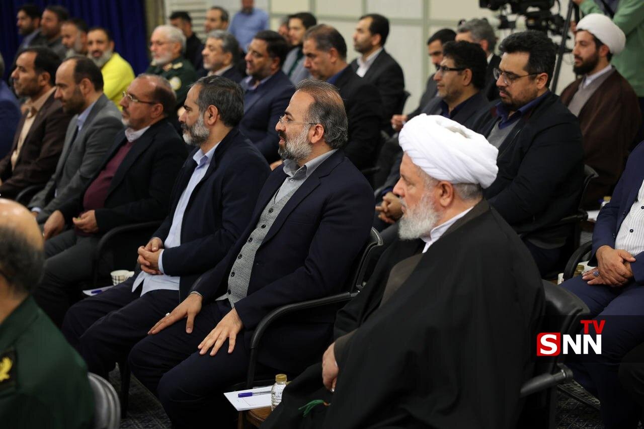 عکس/ دیدار دست‌اندرکاران کنگره بزرگداشت شهدای استان البرز با رهبر انقلاب اسلامی