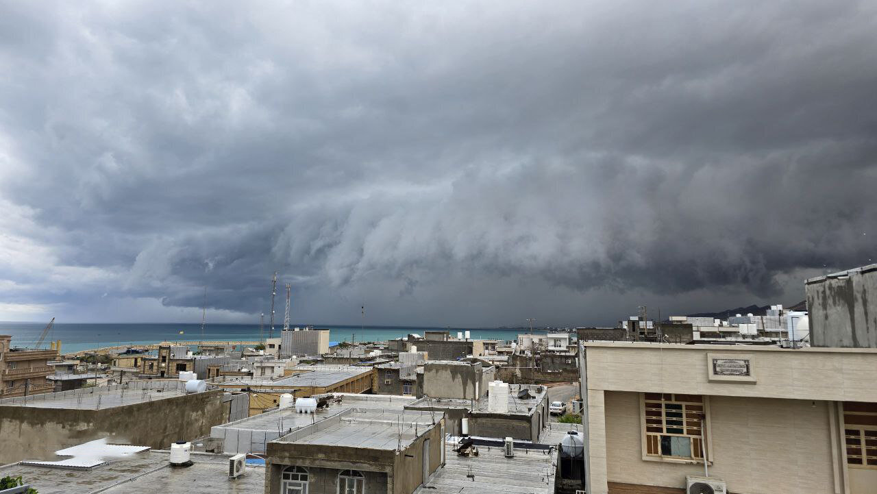 ماجرای ابرهای ترسناک و مرموز جنوب | طوفان تندری شدید در راه است؟