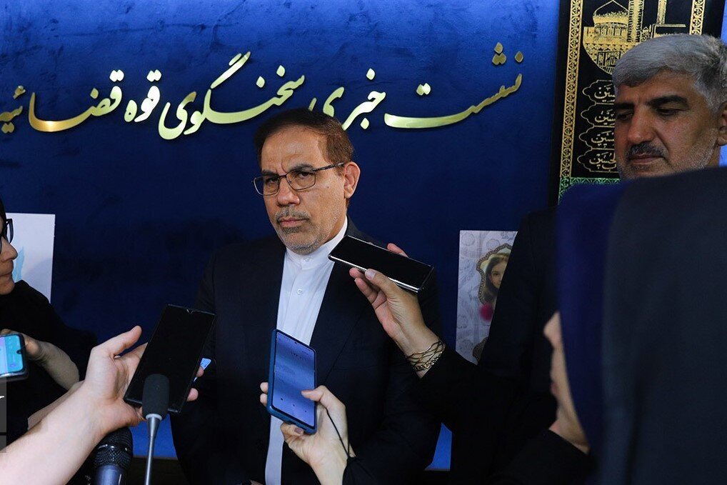 آقای رئیس بازداشت شد+ جزئیات | یک پرونده عجیب و دستگیری ۶۷ نفر | بهرهگیری از ۳۵ وکیل برای شکایت از سران اسرائیل و آمریکا