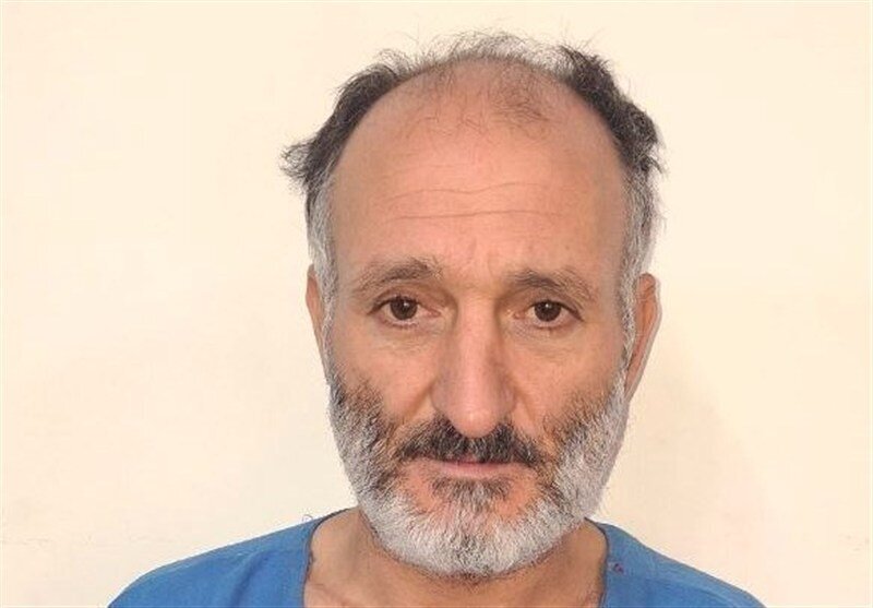 این سارق حرفهای را شناسایی کنید + عکس | سرقت لوازم داخل خودرو با ماشین دنا + ویدئو