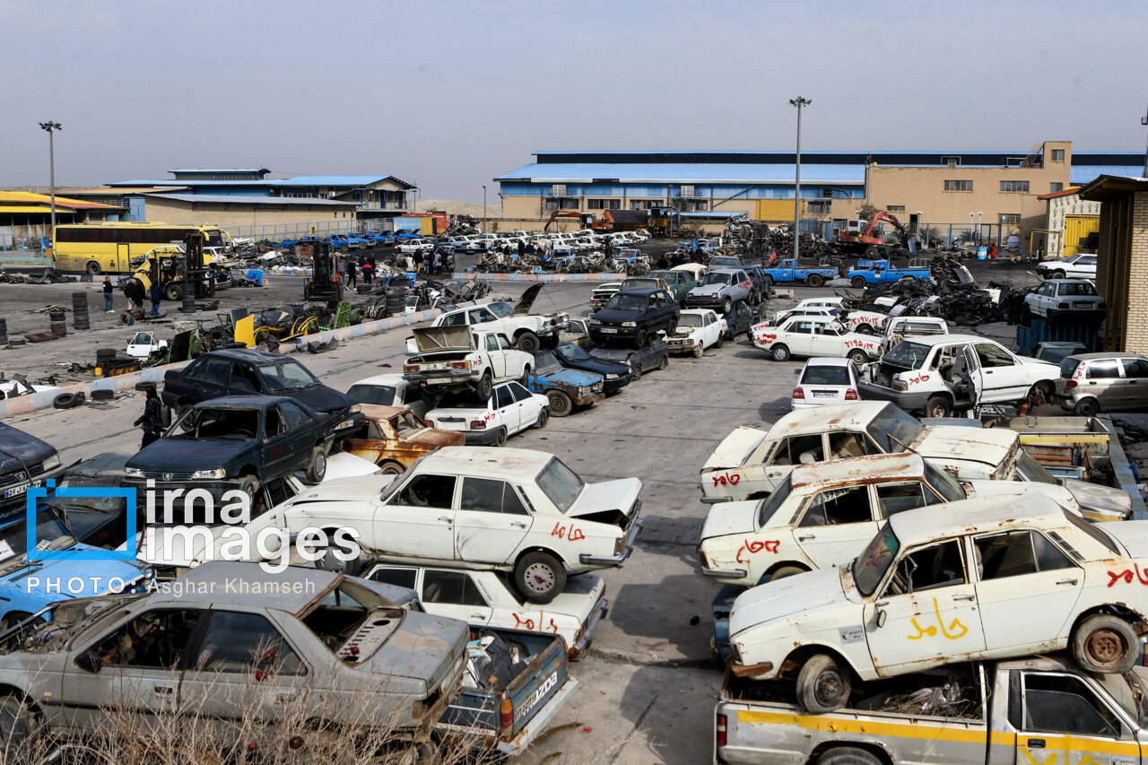 اسقاط ۵۰۰ هزار خودروی فرسوده/ جایگزینی ۲۰ هزار موتورسیکلت برقی در دستور کار است