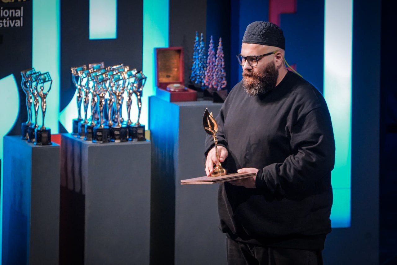 نشان «سینماحقیقت» به برگزیدگان اهدا شد/اهدای جایزه بخش بین الملل