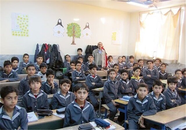 تشکیل کلاسهای ۵۰ نفره در برخی مدارس کمالشهر!