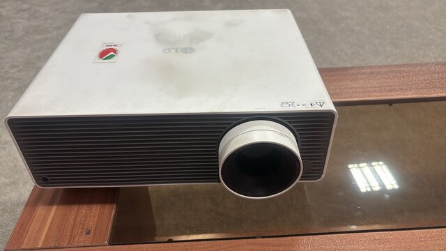 پروژکتورهای بیکیفیت جان سینماها را میگیرد