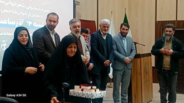 نخستین نشست ادبی «شعر مادر» در قائمشهر برگزار شد