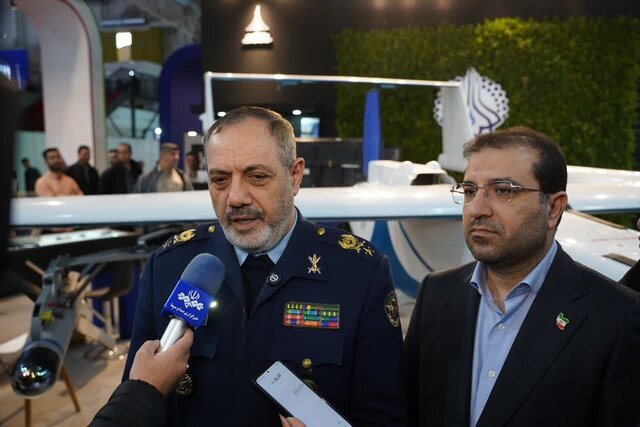 تاکید وزیر دفاع بر توسعه همکاری با شرکتهای فناور