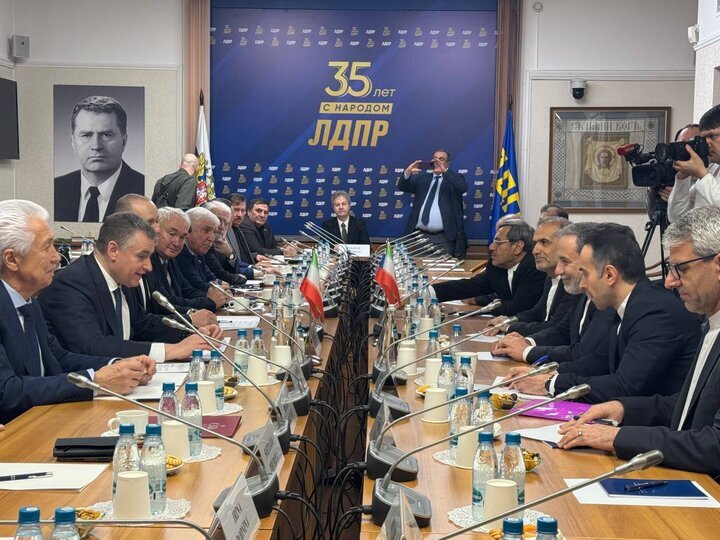 حضور عراقچی در مجلس دومایروسیه