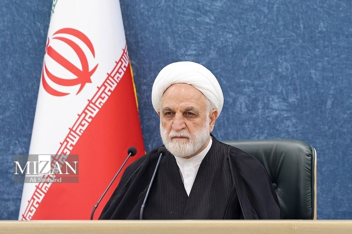 رئیس قوه قضاییه: برای تعیین تکلیف وضعیت زندانیان مُعسر و ناتوان از ردمال و پرداخت دیون، باید از همه ظرفیت‌های قانونی بهره گرفت