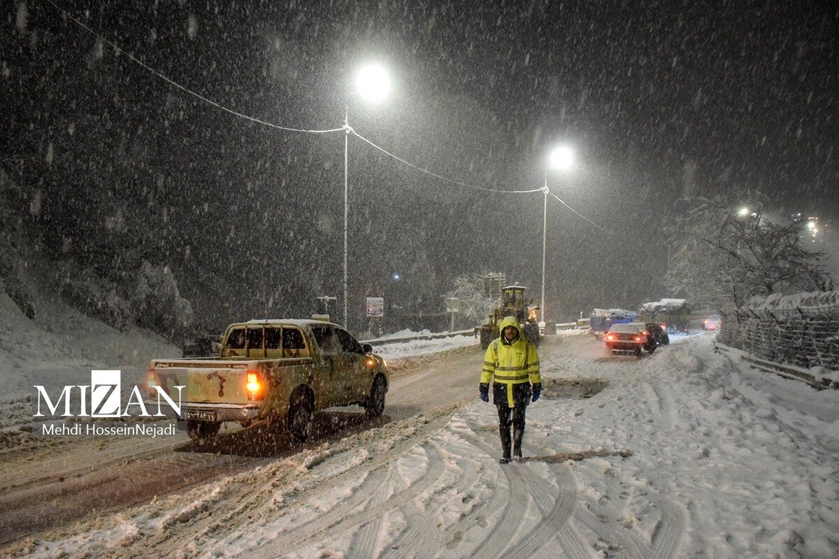بارش برف و باران در محورهای مواصلاتی ۱۰ استان کشور/ رانندگان با احتیاط تردد کنند