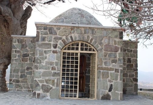 مقبرهای بر تپهای باستانی؛ میراثی معنوی از هزاره اول در دل طبیعت لرستان