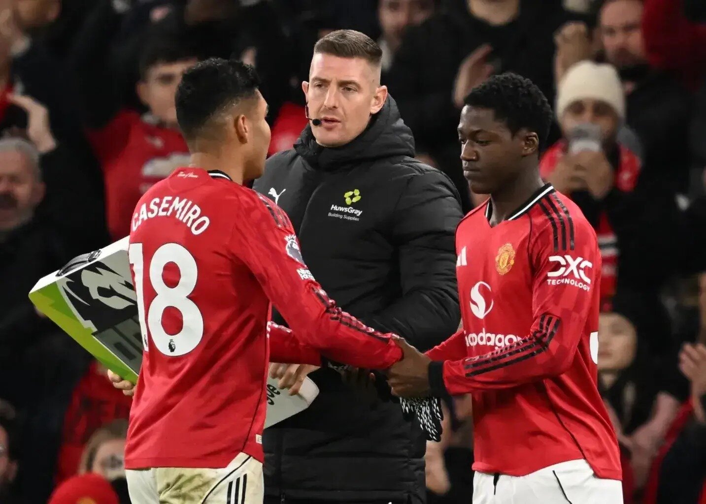 گاف خندهدار کاسمیرو روی نیمکت منچستر