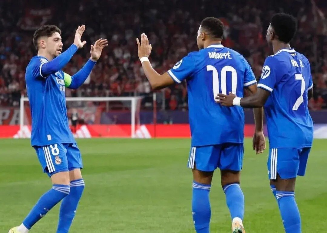 قلم قرمز ژابی روی سه ستاره بزرگ رئال