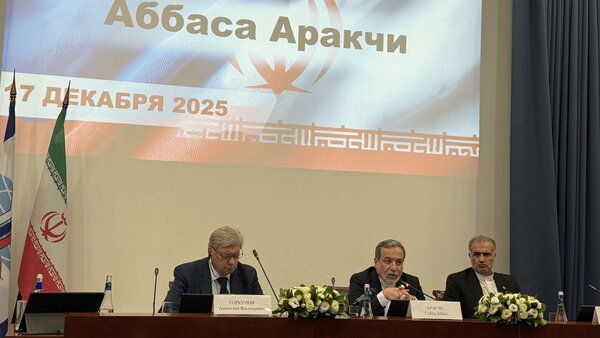 عراقچی: به دنبال انتقال گاز روسیه برای مصرف در ایران هستیم