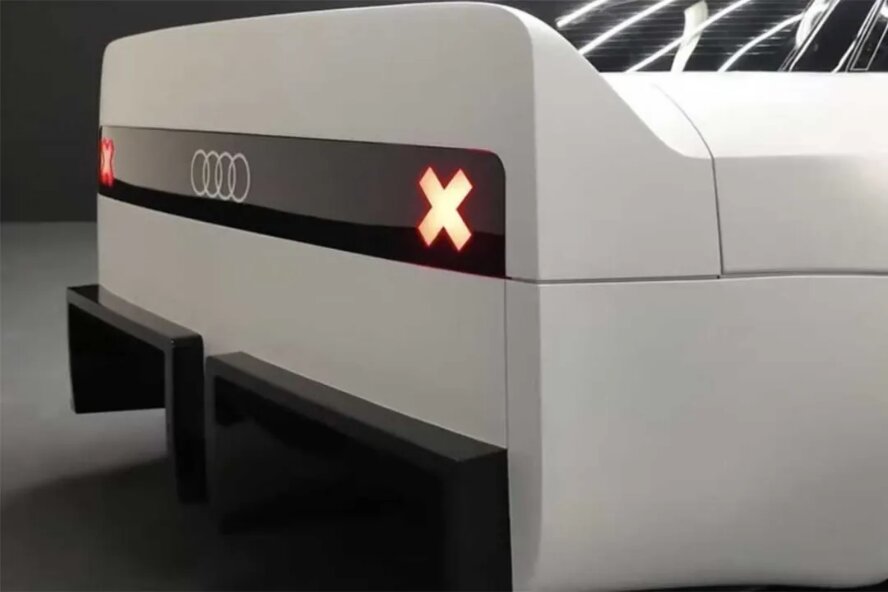 جشن پنجاه‌سالگی موتور پنج سیلندر آئودی با کانسپت جذاب و خاطره‌انگیز