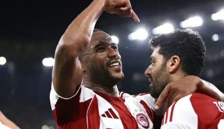 طارمی بدون ایوب روی نیمکت