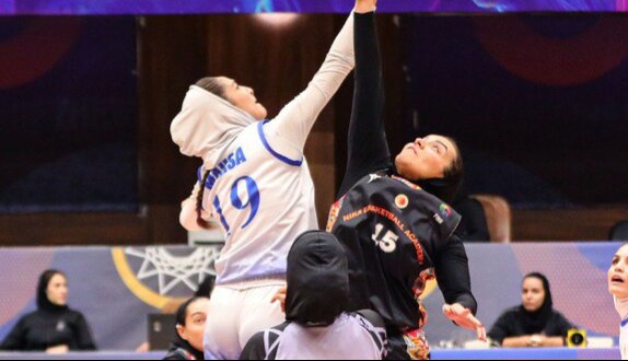 برگشت هواپیمای استقلالیها از میانه راه