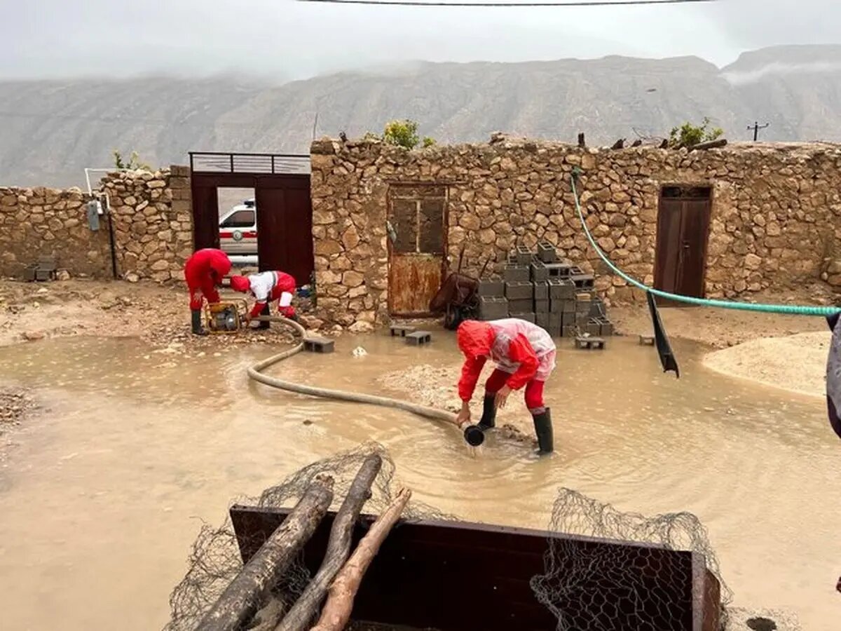 امدادرسانی هلالاحمر به بیش از ۴۰۰۰ نفر متاثر از سیل و آبگرفتگی