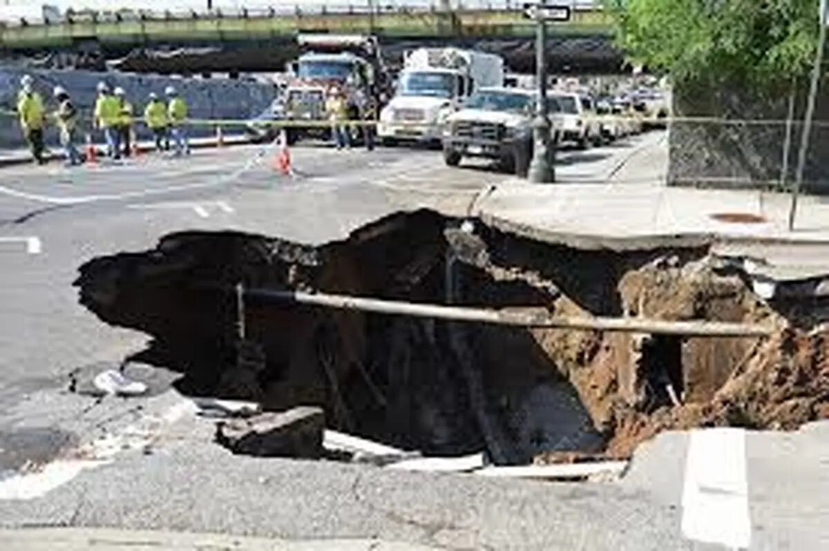 تصاویری از حادثه فرونشست زمین در بندرعباس