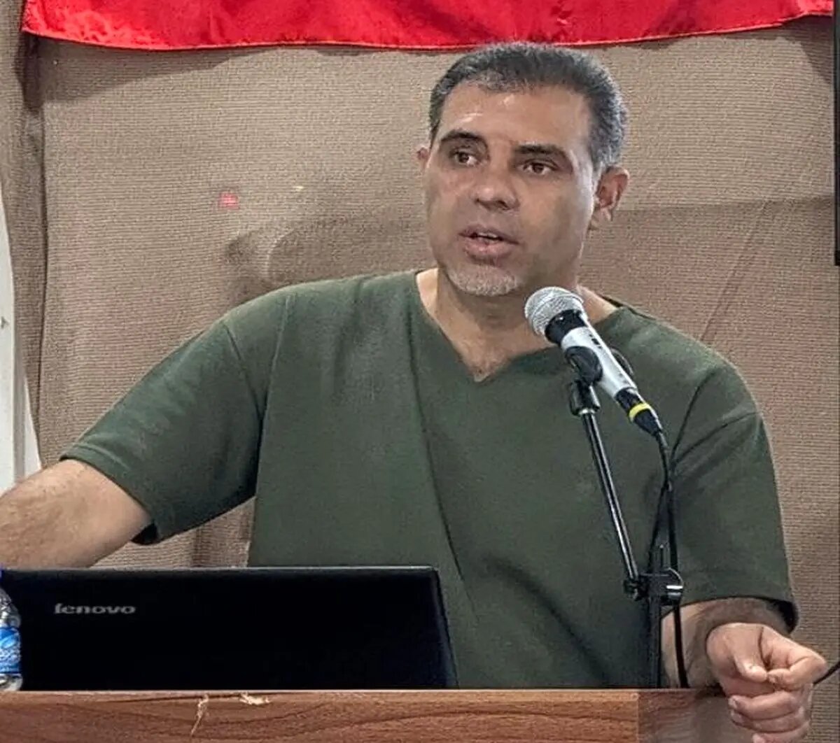 کارگری که در سکوت داربست لرزان را می‌بیند/ سرپرست فقط فریاد می‌زند!