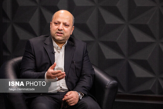 پاسخ معاون وزیر به چالش رسانه‌ها: کاغذ، اقتصاد و اینترنت خبرنگاران