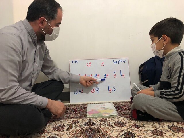 مدرسه‌ای در دل یک خانه/ خانه‌ی آقا معلم هوراندی، کلاس درس بچه‌ها در آموزش غیرحضوری