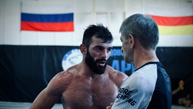 پایان غم‌انگیز یک ستاره؛ قهرمان کشتی به دلیل دوپینگ به MMA پناه برد