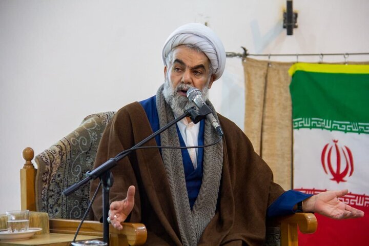 قم در حرکتهای انقلابی و مردمی مسئولیت تاریخی و جایگاه پیشگامی دارد