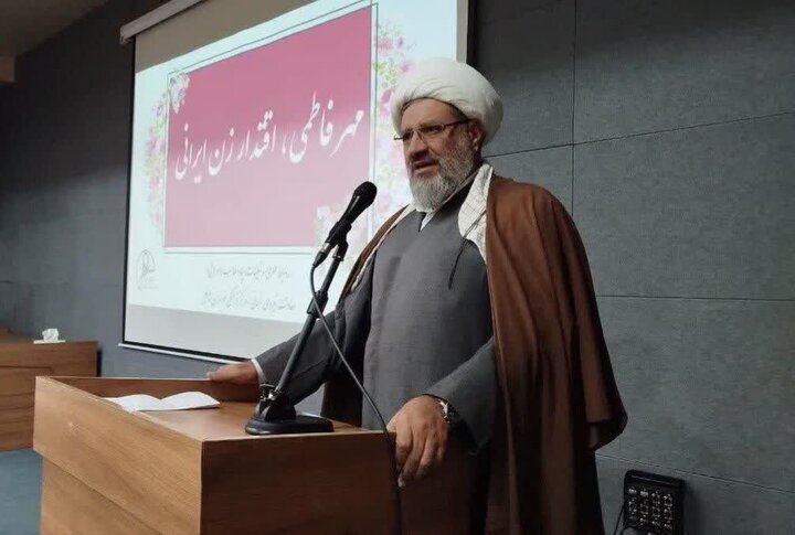 جامعه پیشرفته با زنان متفکر شکل میگیرد