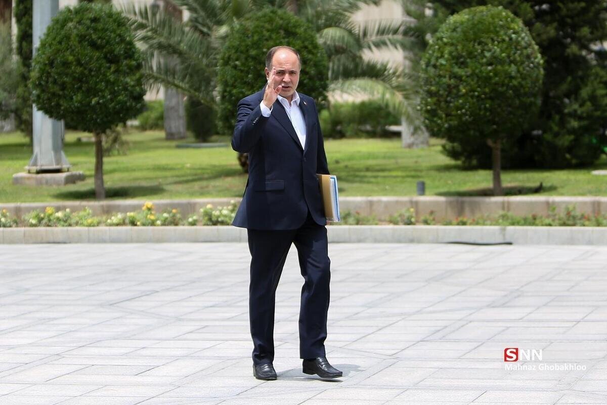 نوری قزلجه: قیمت شیر خام اصللاح شد و به زودی قیمت چهار محصول لبنی مشتق از شیر خام اعلام می‌شود/ نظارت بر بازار رها نشده است + فیلم