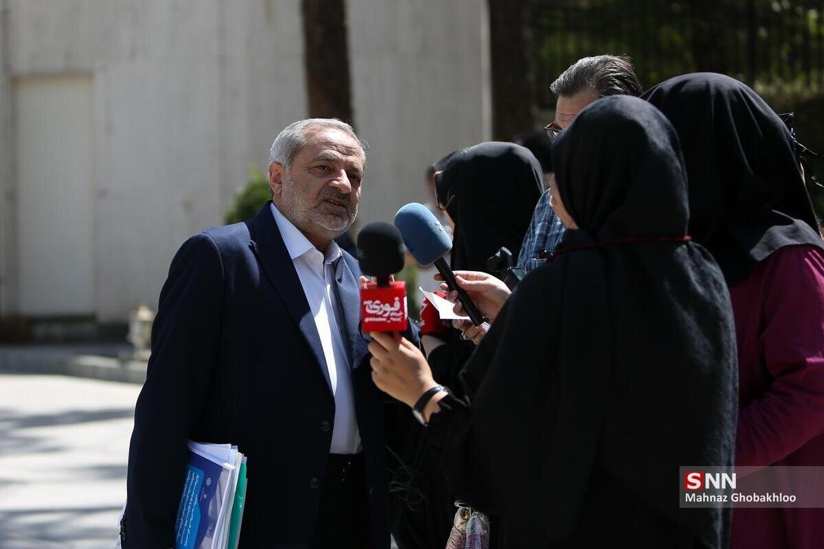 کاظمی: توزیع شیر در ۱۰۰ درصد مدارس انجام می‌شود/ شیر از این هفته در مدارس تهران توزیع شده است + فیلم