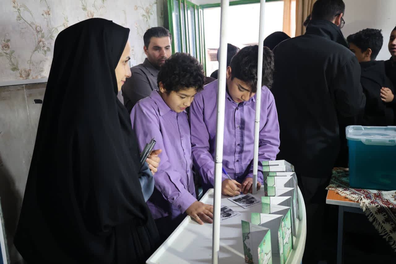 ۱۷۷ دانش‌آموز مدرسه شاهد سمنان به جمع حامیان طرح اکرام پیوستند