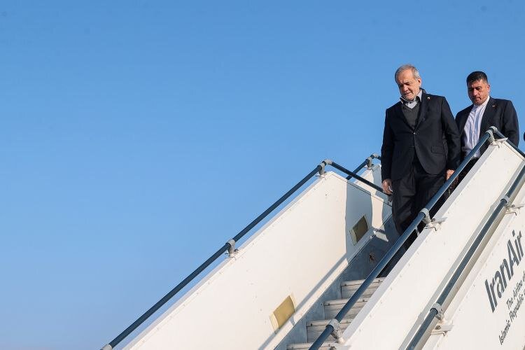 شانزدهمین سفر استانی رئیس جمهور؛ پزشکیان وارد بیرجند شد