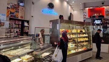 خرید شیرینی نصف شد