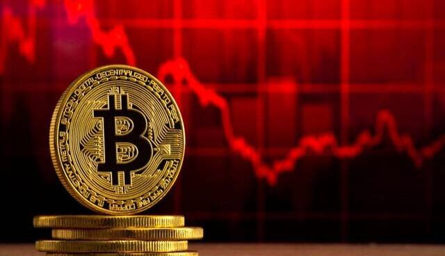 شکست بیتکوین در فرار از سقوط سالانه