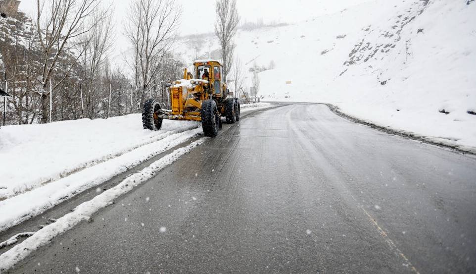 جادههای برفی و پُرترافیک امروز اعلام شد