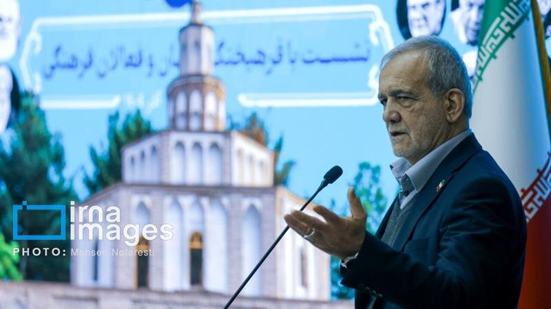 پزشکیان:همه گرفتاری ها و مشکلات بخاطر تفرقه است/ دیکتاتوری نتیجه منیت و خودخواهی
