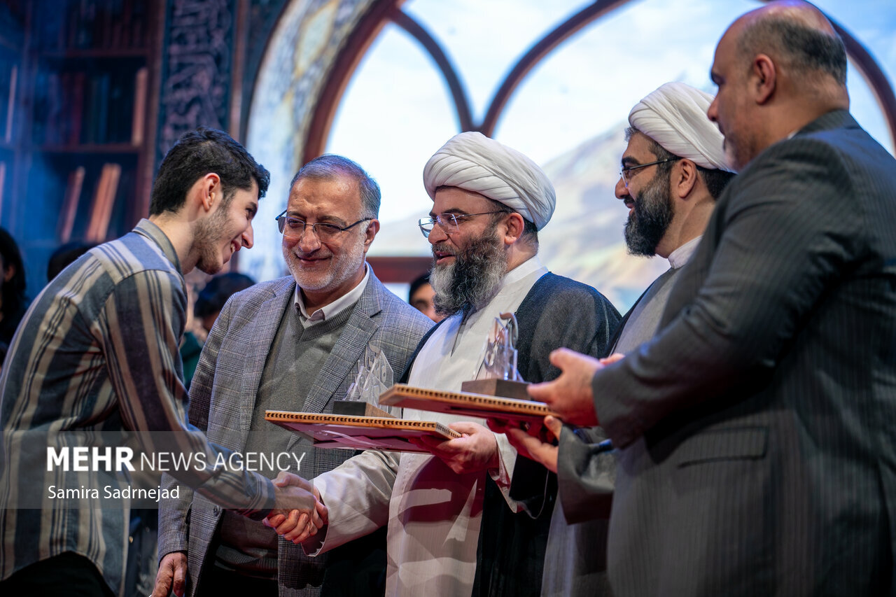 آیین تجلیل از افتخار آفرینان علمی ایران اسلامی