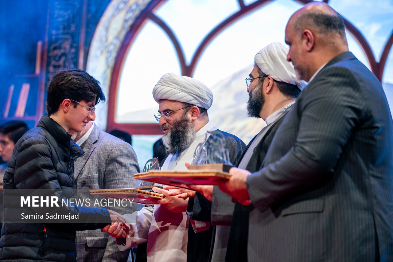 آیین تجلیل از افتخار آفرینان علمی ایران اسلامی