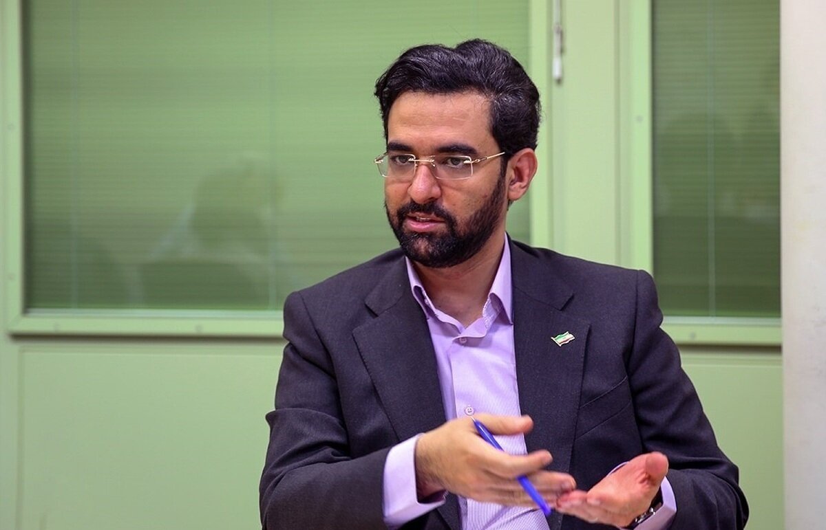 آذری جهرمی: هر عضو کابینه عملکرد یکساله خود را فقط در یک جمله بگوید و عکسالعمل مردم را ببیند