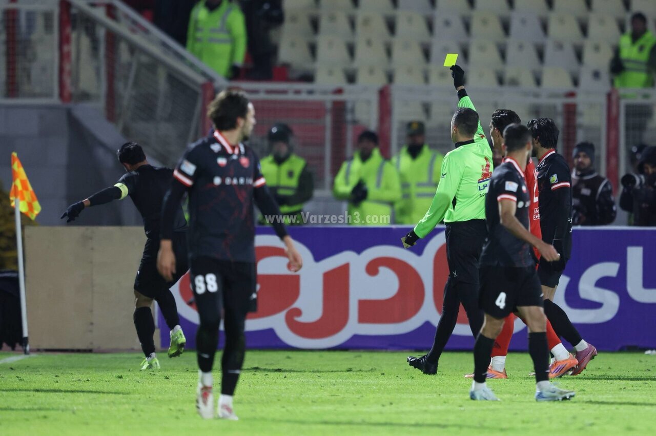 رقص کاپیتان سرخها در ۲ قاب! | ببینید