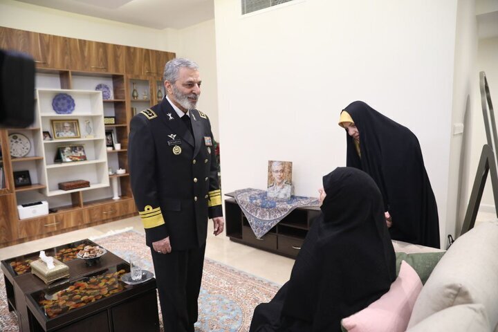 اعطای درجه سپهبدی از سوی رهبر انقلاب به فرمانده شهید با حضور سرلشکر موسوی