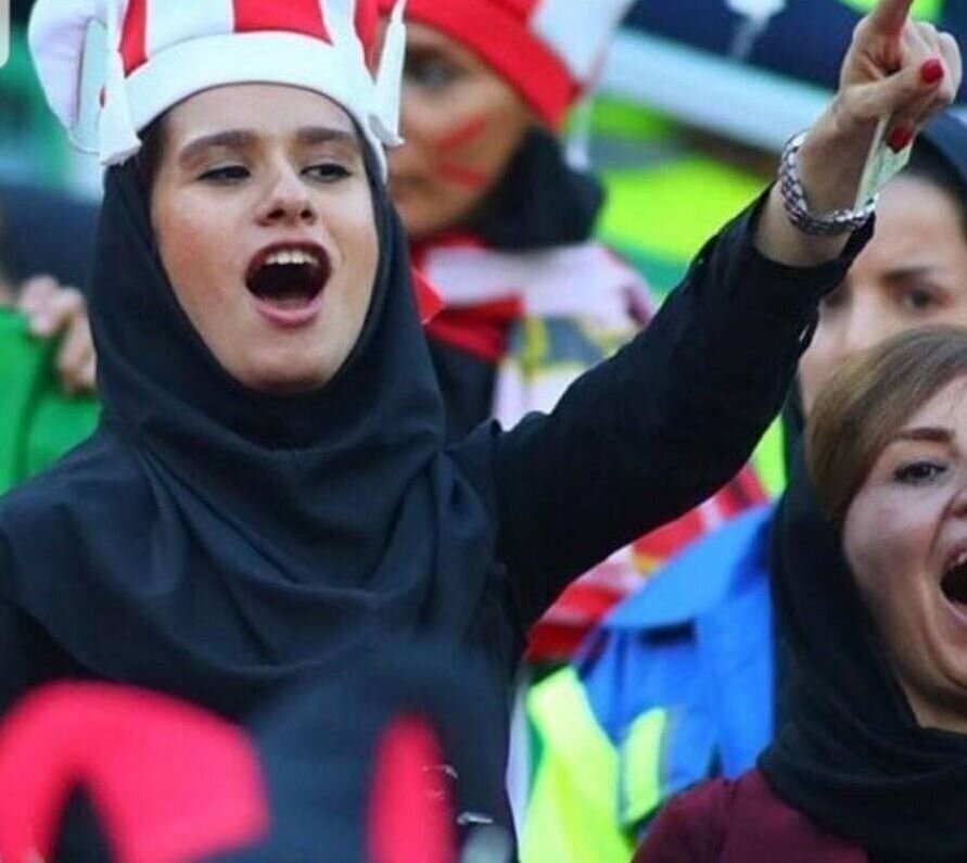 قضاوت برای پرسپولیس با کلاه قرمز + عکس | این داور هوادار سفت و سخت پرسپولیس است!