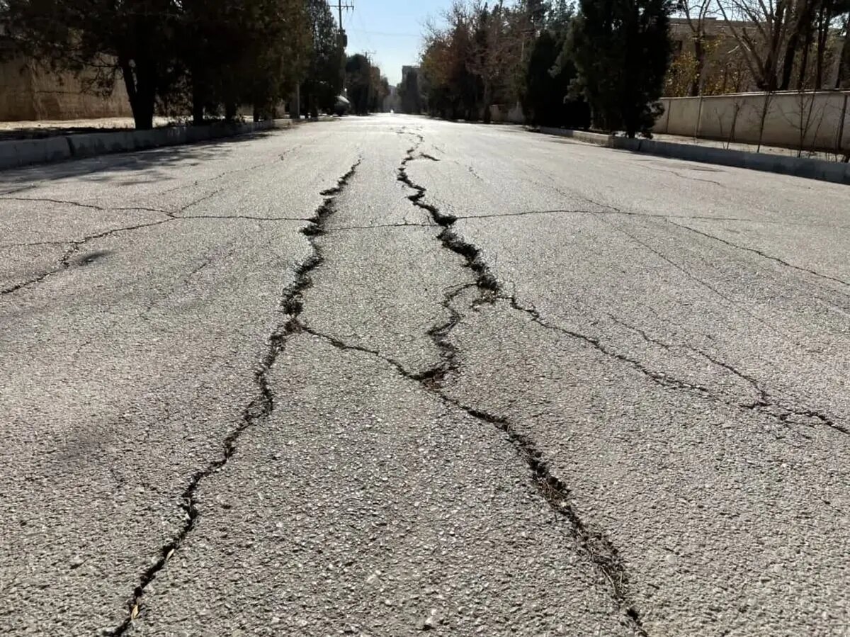 نامهنگاری با روسای قوا و شورای عالی امنیت ملی درباره فرونشست زمین در تهران/ وزارت نیرو باید پاسخگو باشد