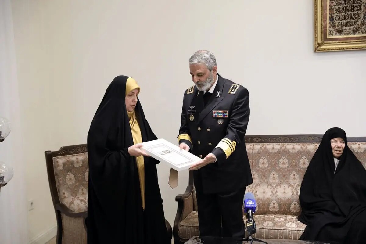 اعطای درجه سپهبدی شهید محمد باقری به خانواده شهید