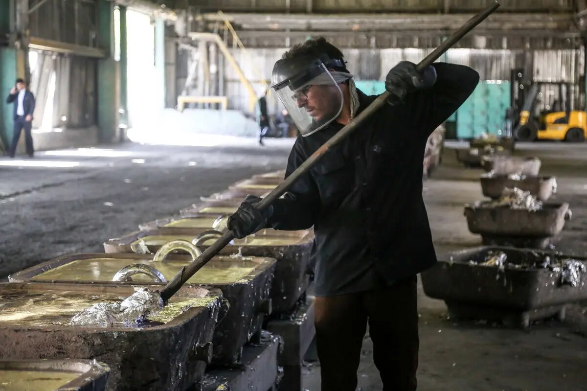 تلاش دولت برای قانونی کردن سرکوب مزدی/ حقوق کارمندان و بازنشستگان به اندازه تورم افزایش نمییابد؟!