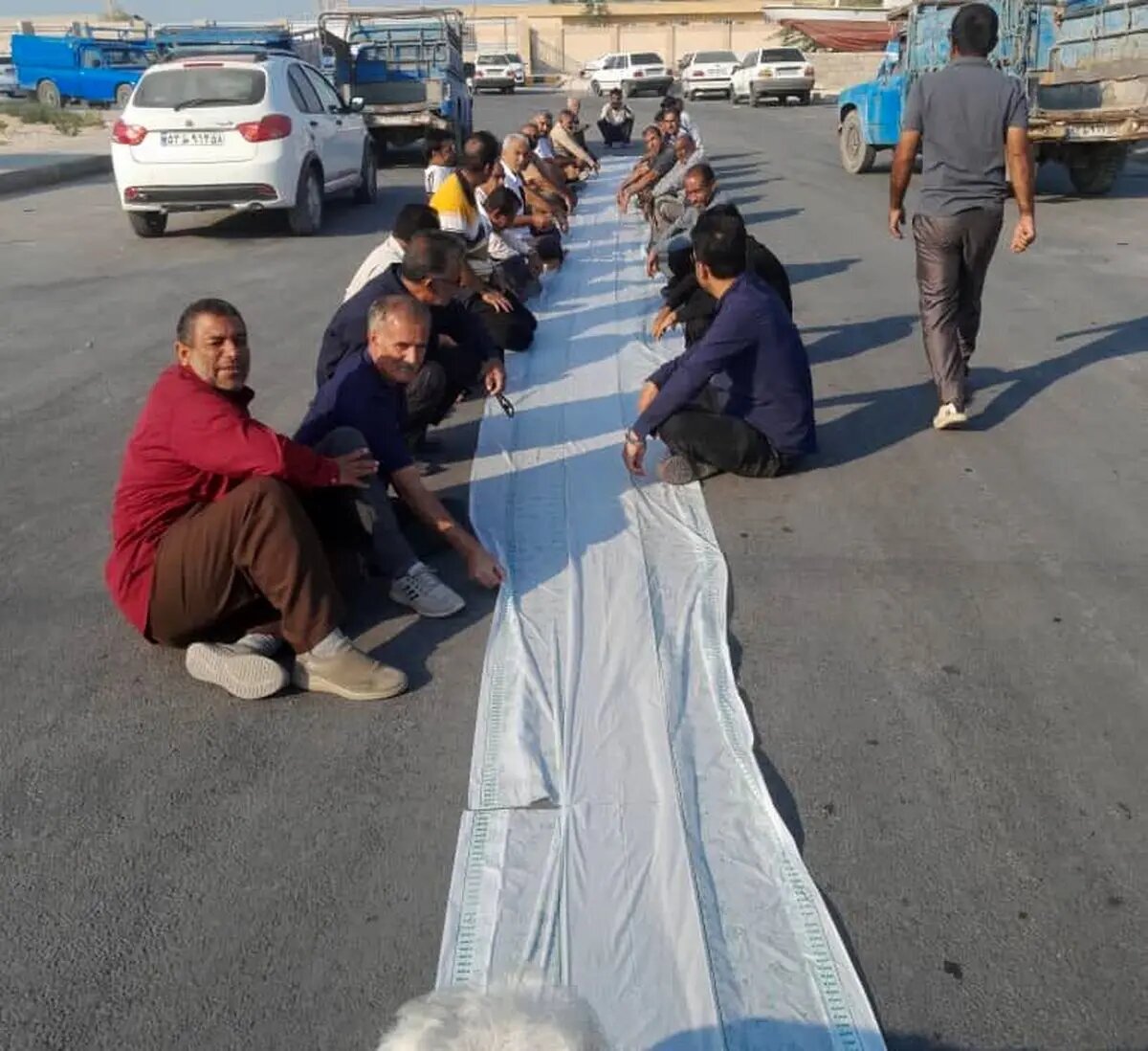 انتقاد کارگران و رانندگان بندر دیر از افزایش مالیات/ کاملاً بیکار شدهایم!