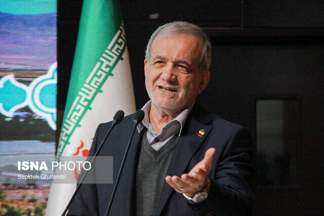 پزشکیان: خودروهای دولتی نباید با کارت سهمیه بنزین بزنند