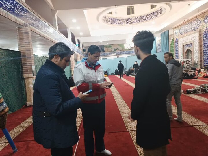 توقف ۱۰ دستگاه اتوبوس و اسکان ۳۰۰ مسافر در شهر ملکآباد